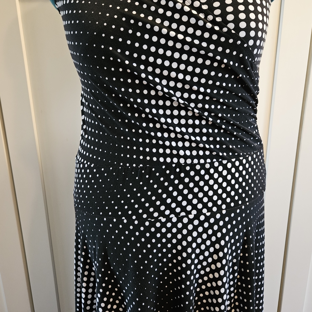 Sandra Darren Black and White Asymmetrical Dress - Picture 3 of 7